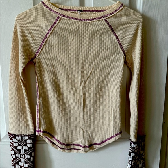 Free People Top, XS, Tan and Burgundy Stitching, Long Sleeves, Raglan NWOT - Picture 2 of 15